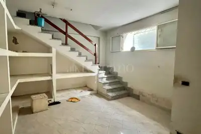 Negozio in affitto, Via Re Manfredi, Atripalda