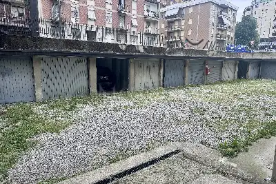 Box in vendita, via Restelli , Milano