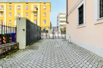 Palazzo in vendita, Via Luigi Apollonio, Brescia