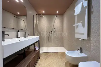 Albergo in vendita, Via Lazzarini, Sirmione