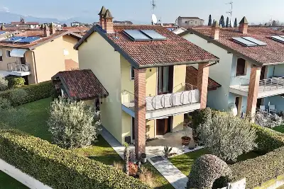 Villa in vendita, Via Achille Ambrosi, Peschiera del Garda