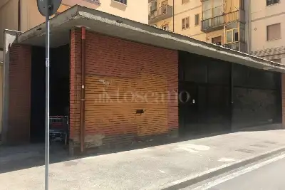 Capannone in vendita, Via Milano, Prato