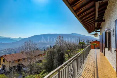 Villa Bifamiliare in vendita, Via Viconago, Cadegliano-Viconago