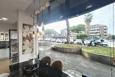 Attività Commerciale in vendita, Largo Gaetano la Loggia, Roma