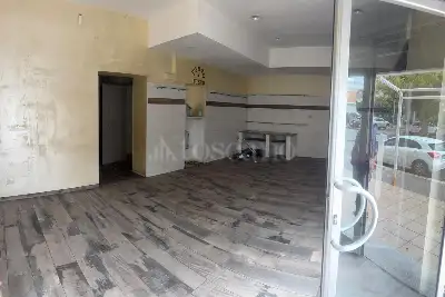 Negozio in vendita, Viale della Stazione, Latina