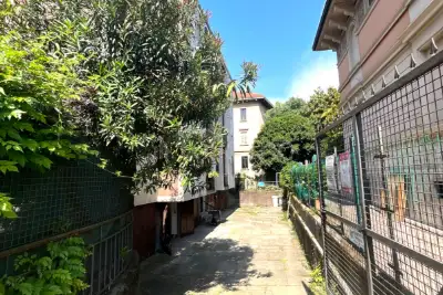 Box in affitto, Via Achille Bizzoni, Milano