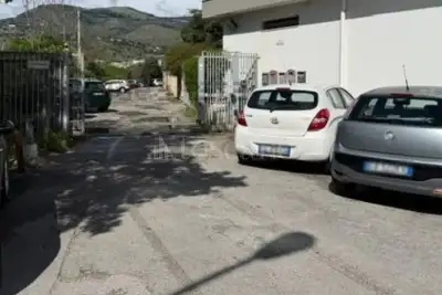 Magazzino in vendita, Via Germania, Palermo
