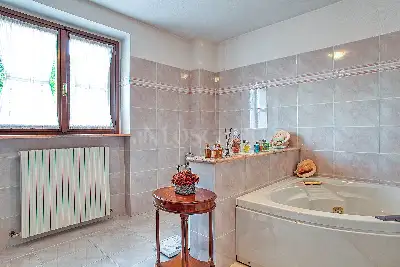 Villa in vendita, Via Ferruccio Pellini, Marchirolo