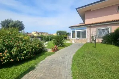 Villa Plurifamiliare in vendita, Via Rea Silvia, Anzio
