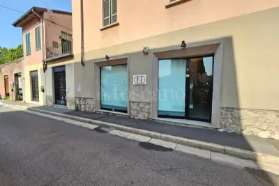 Negozio in vendita, Via Alberto da Giussano, Cantù