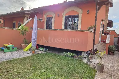 Villino a Schiera in vendita, Via Azzanello , Roma