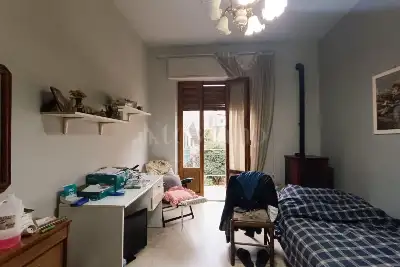 Casa in vendita, San Giovanni La Punta, Via Buscemi, salone doppio, cucina abitabile, tre camere, servizio, lavanderia., San Giovanni la Punta