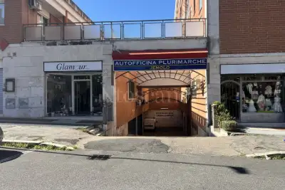 Negozio in affitto, Via Carlo Arturo Jemolo, Roma