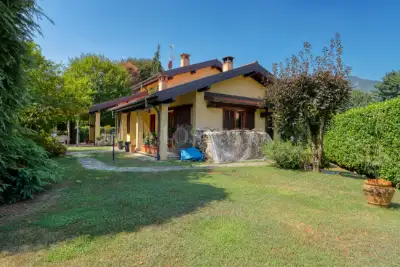 Villa for sale, Via Luigi Pirandello, Besano