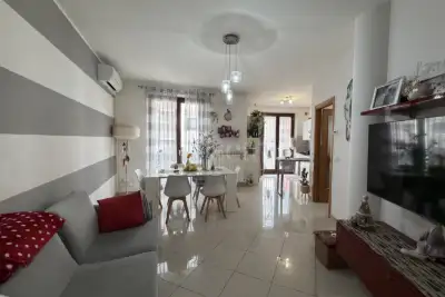 Casa in vendita, Piazza Salvador Allende, Nereto