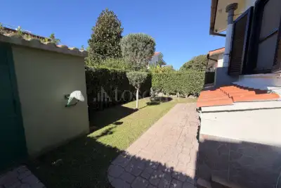 Casa Indipendente in vendita, Viale Corona Australe, Ardea
