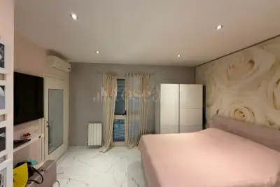 Villino a Schiera in vendita, Via Ipparco di Nicea, Roma