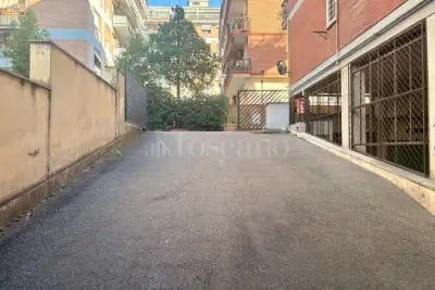 Box in vendita, Viale Spartaco, Roma