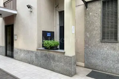 Negozio in affitto, Via Fiuggi, Milano