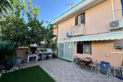 Villa Plurifamiliare in affitto, Via dei Lecci, Anzio