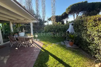 Villino a Schiera in vendita, Viale Alessandro Magno, Roma