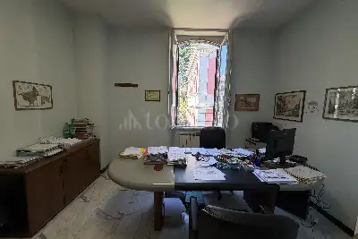 Palazzo in vendita, Via Casalmonferrato, Roma