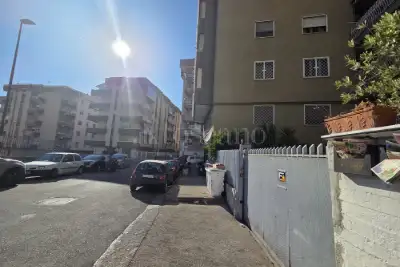 Box in affitto, Via Enzo Tortora, Napoli