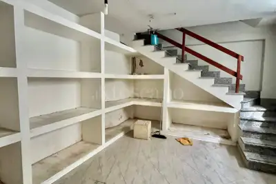 Negozio in affitto, Via Re Manfredi, Atripalda