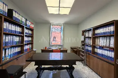 Palazzo in vendita, Via Casalmonferrato, Roma