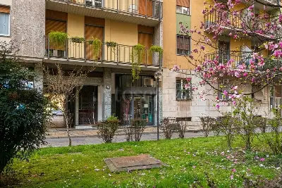 Negozio in vendita, Via Cenisio, Milano