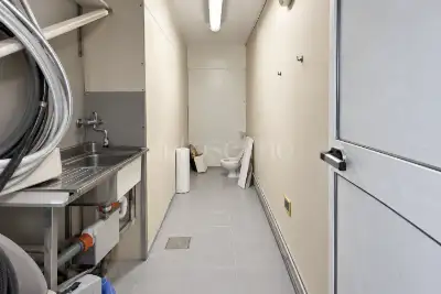 Negozio in vendita, Viale della Regione Siciliana, Palermo