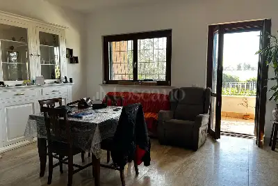 Villino a Schiera in vendita, Via Solopaca, Roma