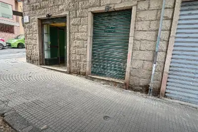 Negozio in vendita, Viale Umberto I 131, Sassari