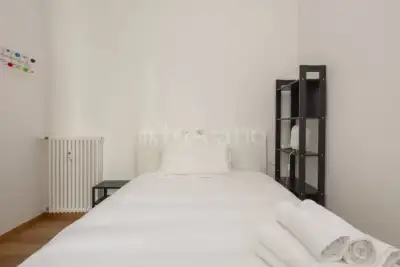 Casa in vendita, Via Ugo Bassi, Milano