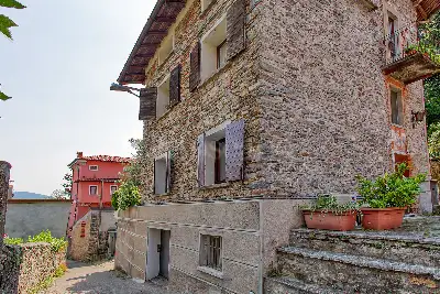 Casa Indipendente in vendita, Via Gaggio, Marchirolo