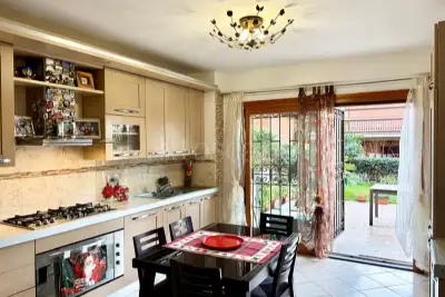 Villino a Schiera in vendita, Via Taro, Mentana