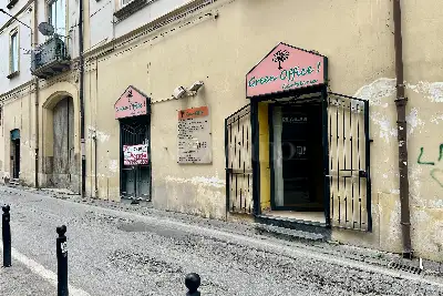Negozio in vendita, Via Fratelli Giovanni e Giulio Pagano, Caserta