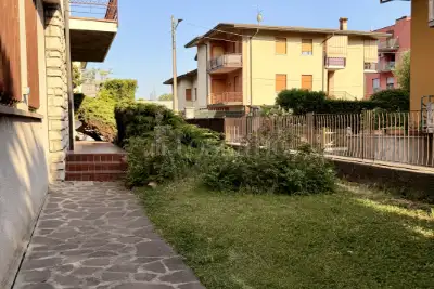 Casa Indipendente in vendita, Via Giuseppe Giacosa, Brescia