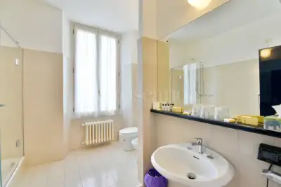 Albergo in vendita, Via XXV Aprile, Figino Serenza