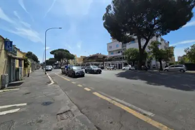 Negozio in vendita, Via Tuscolana, Roma