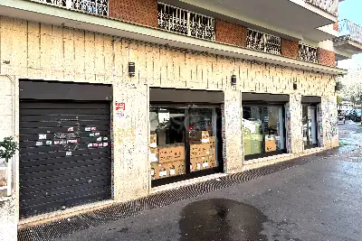 Negozio in vendita, Via Diego Angeli, Roma