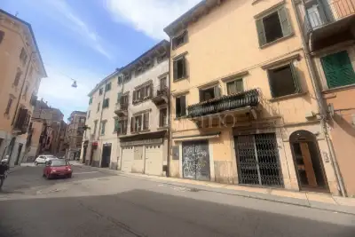 Negozio in affitto, Via Giosuè Carducci, Verona