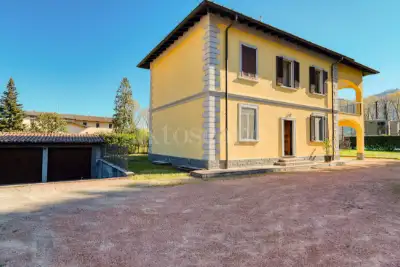 Villa Bifamiliare in vendita, Via della Repubblica, Bisuschio