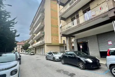 Negozio in affitto, Via Benedetto Croce, Avellino