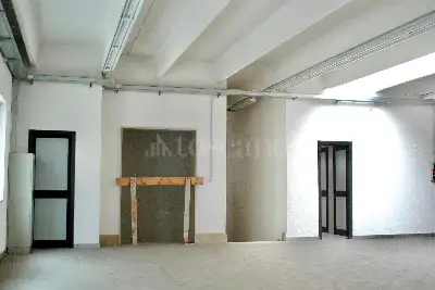 Negozio in affitto, Via Francesco Tedesco, Avellino