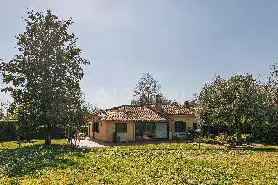 Villino a Schiera in vendita, Largo Olgiata, Roma
