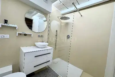 Casa in vendita, Via Galliera, Bologna