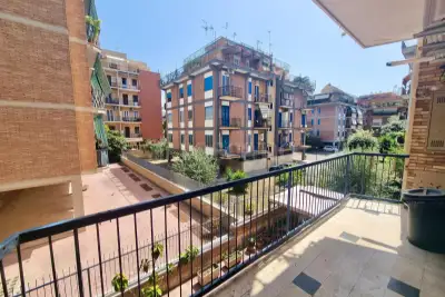 Casa in vendita, Via Giunio Silano, Roma