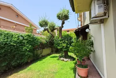 Villa Plurifamiliare in vendita, Via della Tenuta del Casalotto, Roma