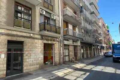 Negozio in affitto, Via Michele Garruba, Bari
